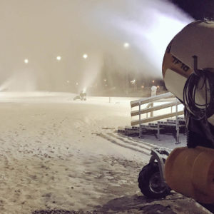 Ulricehamn freut sich auf den Weltcup der Langläufer Für einen schneesicheren Austragungsort laufen die Schneekanonen in Ulricehamn bereits seit Wochen. Foto: www.worldcupulricehamn.com