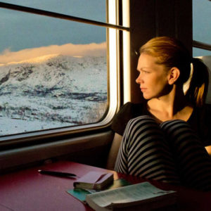 Schweden mit der Bahn: Neue Angebote von SJ Entspannt zurückgelehnt durch Schweden. Foto: SJ