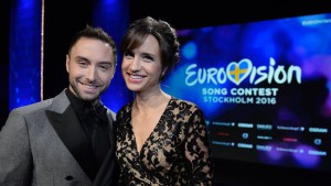 Die Gastgeber des diesjährigen ESC-Spektakels: Måns Zelmerlöw und Petra Mede. Foto: Jessica Gow / TT