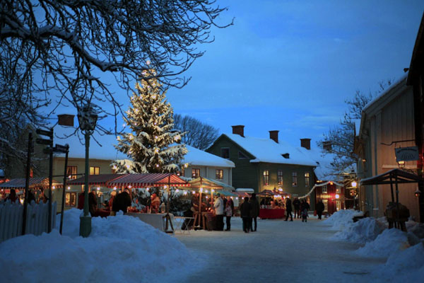 Im Advent zeigt sich Gamla Linköping von seiner stimmungsvollsten Seite. Foto: Friluftsmuseet Gamla Linköping