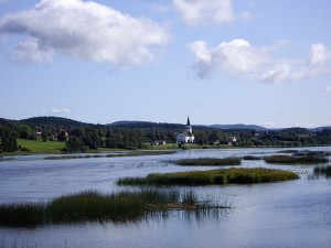 Nah an Schwedens geografischen Mittelpunkt in Medelpad, weitet sich der Ljungan zum Torpsjön. Foto: Backstr/ commons.wikimedia.org/ (CC BY-SA 3.0)