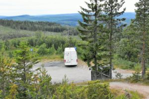 Parkplatz bei Sveriges Geografiska Mittpunkt