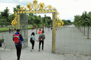 Der Eingang zum Garten von Schloss Drottningholm