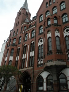 Zum Julbasar ins Hafendorf: Die schwedische Kirche in Hamburg