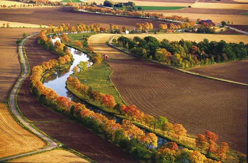 Im Herbst zeigt sich die Landschaft um den Göta Kanal farbenfroh. Foto: © AB Göta Kanalbolag 