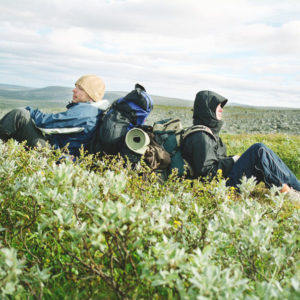 Das Jedermannsrecht: Vom achtsamen Umgang mit der schwedischen Natur Zwei Wanderer machen vom Jedermannsrecht Gebrauch.