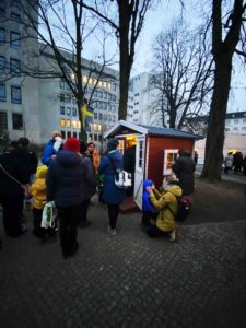 Die Kinder warten auf den Jultomte