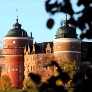 Jetzt ins Märchenland Sörmland fliegen Märchenlandschaft Sörmland - mit dem Schloss Gripsholm als wichtigstes Postkartenmotiv. Foto: Visit Sörmland.