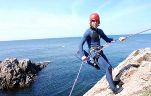 Mutige können hier wortwörtlich "über die Klippe" springen. Oder klettern! Foto: Kullabergsguiderna AB