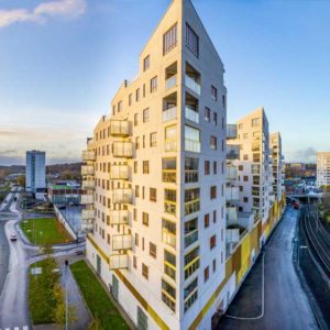 Autobrände schockieren landesweit Hochhaus
