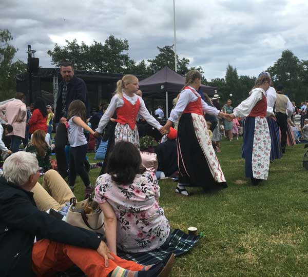 Schwedischer Nationalfeiertag Volkstanz