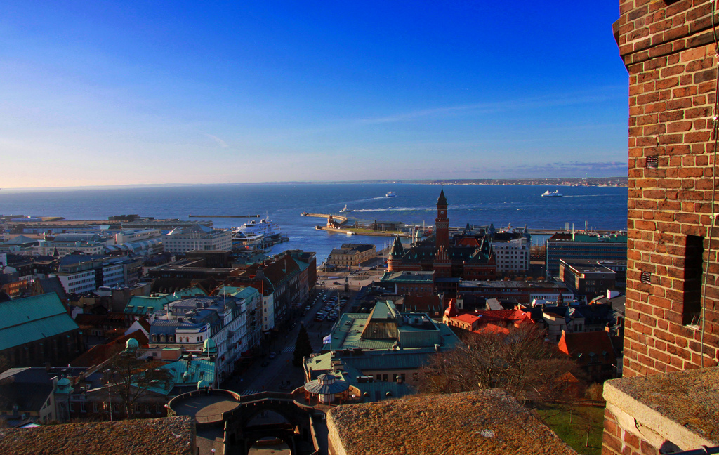 Aussicht vom Kärnan über Helsingborg, den Öresund bis Helsingør. Foto: Giåm (Guillaume Baviere) /flickr.com (CC BY 2.0)