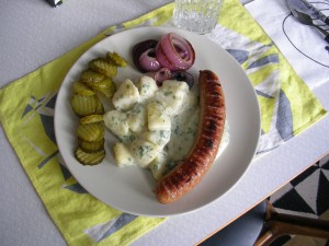 Isterband mit Kartoffeln und Gurken Foto aus Wikipedia. Fotograf: Carl Svensson