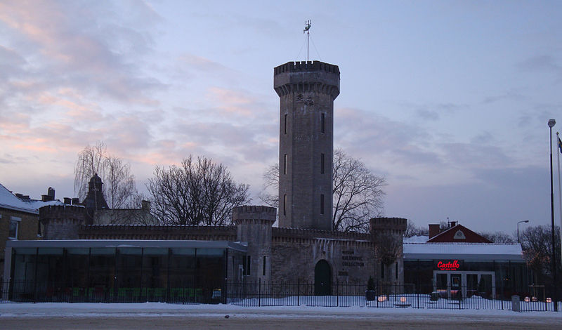 Früher Wasserreservoir, heute Kunstmuseum: Der Vattenborgen am Hauptplatz von Karlskrona. Foto: LittleGun /commons.wikimedia.org/