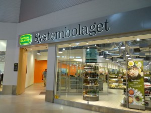 Ein moderner Systembolaget in Schweden. Bild aus Wikipedia. Fotograf: Dmitry G 