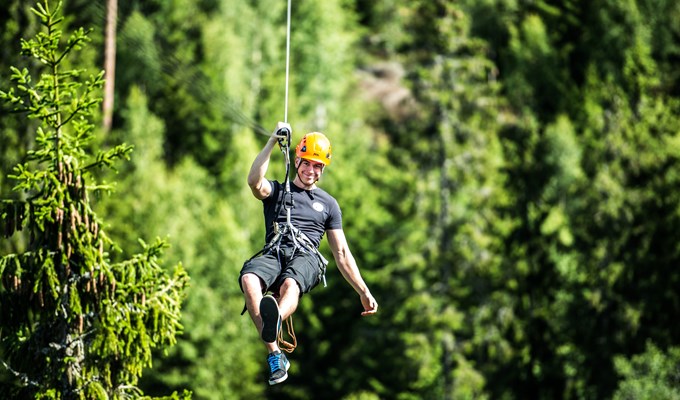 Zipline: Seilbahn-Spaß in Smålands Wäldern